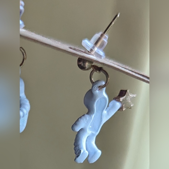 New white astronaut's catching gold stars stud closure earrings - Picture 7 of 9